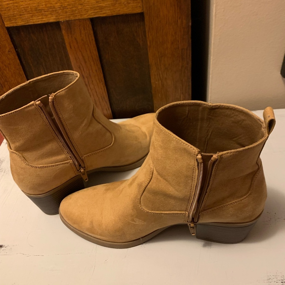 NWOT Women’s Suede Ankle Boots - Tan - Picture 4 of 6